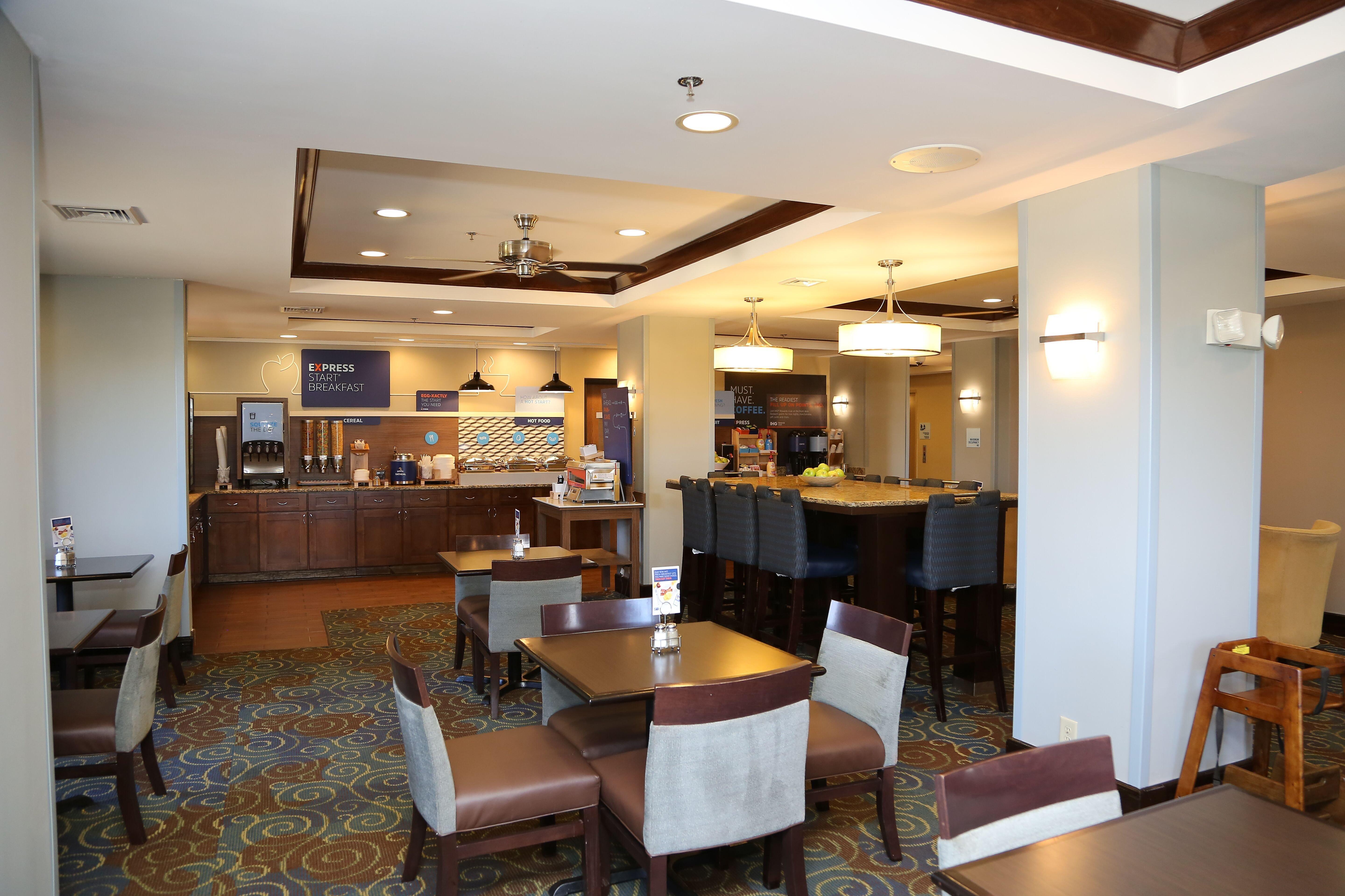 Holiday Inn Express Hotel & Suites Cleveland - Ms By Ihg Ngoại thất bức ảnh