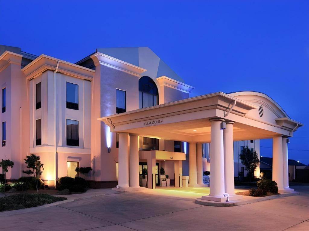 Holiday Inn Express Hotel & Suites Cleveland - Ms By Ihg Ngoại thất bức ảnh