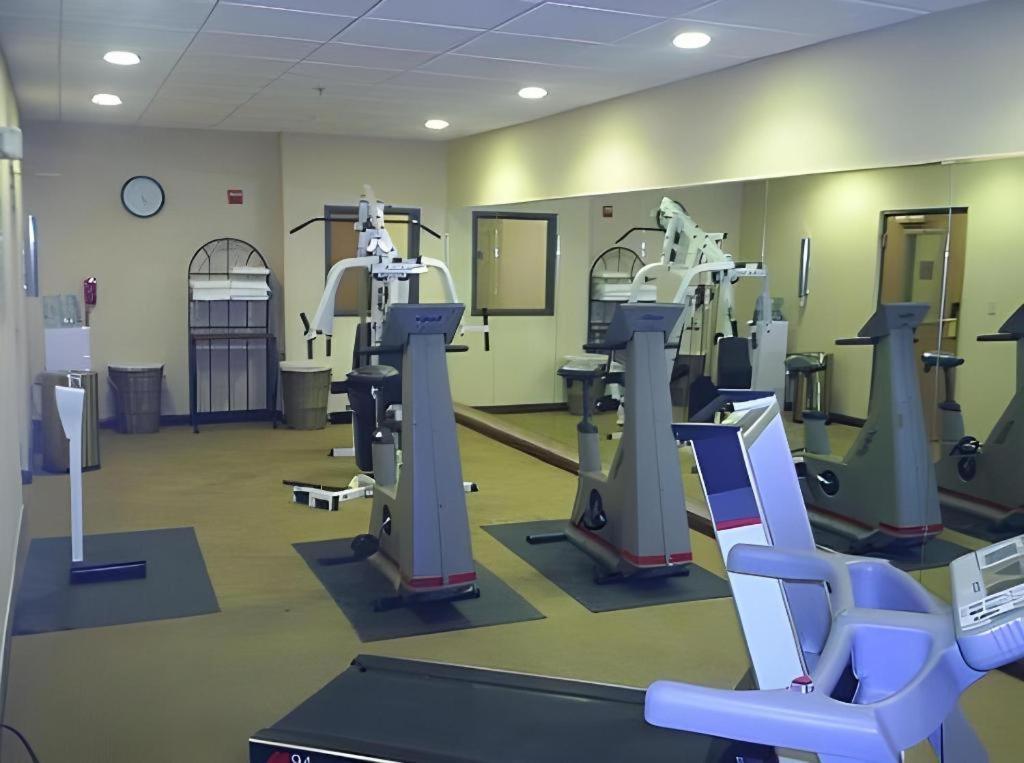 Holiday Inn Express Hotel & Suites Cleveland - Ms By Ihg Ngoại thất bức ảnh