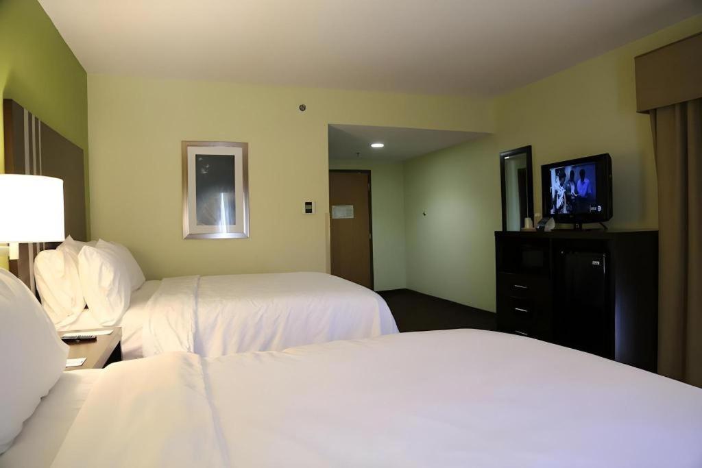Holiday Inn Express Hotel & Suites Cleveland - Ms By Ihg Ngoại thất bức ảnh