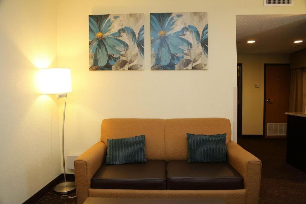 Holiday Inn Express Hotel & Suites Cleveland - Ms By Ihg Ngoại thất bức ảnh