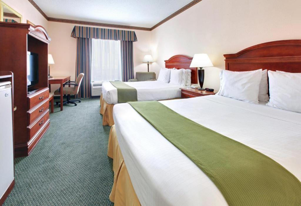 Holiday Inn Express Hotel & Suites Cleveland - Ms By Ihg Ngoại thất bức ảnh
