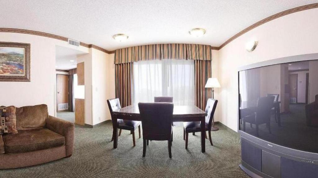 Holiday Inn Express Hotel & Suites Cleveland - Ms By Ihg Ngoại thất bức ảnh