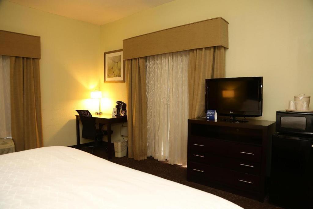 Holiday Inn Express Hotel & Suites Cleveland - Ms By Ihg Ngoại thất bức ảnh