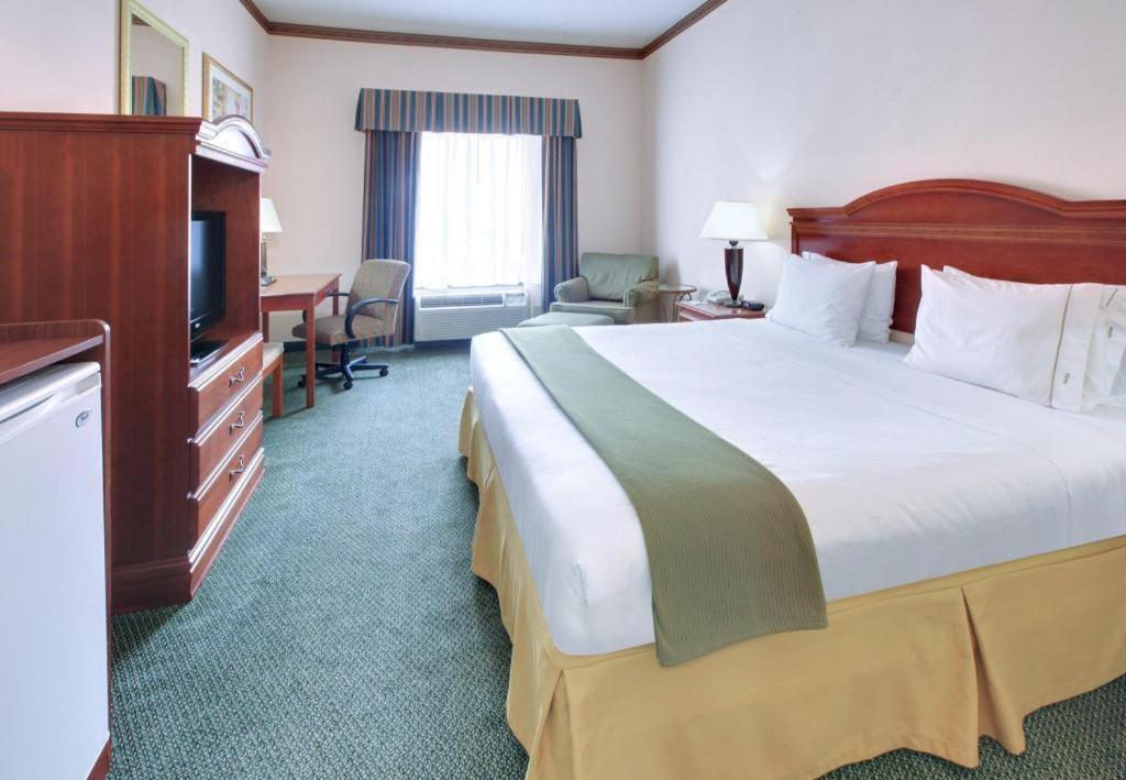 Holiday Inn Express Hotel & Suites Cleveland - Ms By Ihg Ngoại thất bức ảnh