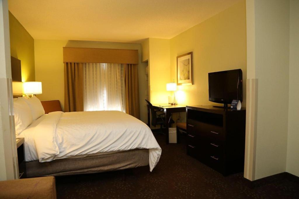 Holiday Inn Express Hotel & Suites Cleveland - Ms By Ihg Ngoại thất bức ảnh