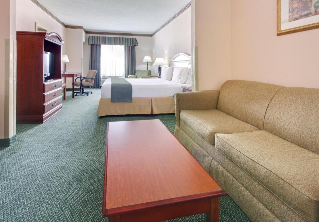 Holiday Inn Express Hotel & Suites Cleveland - Ms By Ihg Ngoại thất bức ảnh