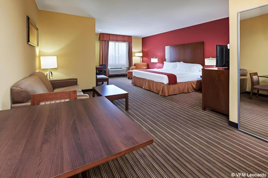 Holiday Inn Express Hotel & Suites Cleveland - Ms By Ihg Ngoại thất bức ảnh