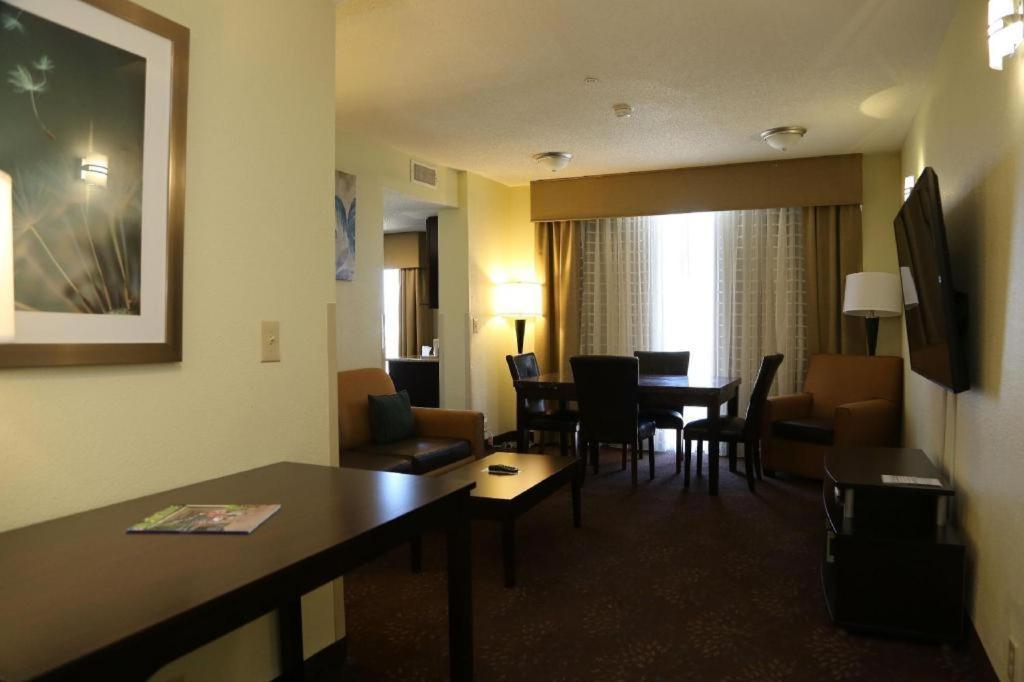 Holiday Inn Express Hotel & Suites Cleveland - Ms By Ihg Ngoại thất bức ảnh