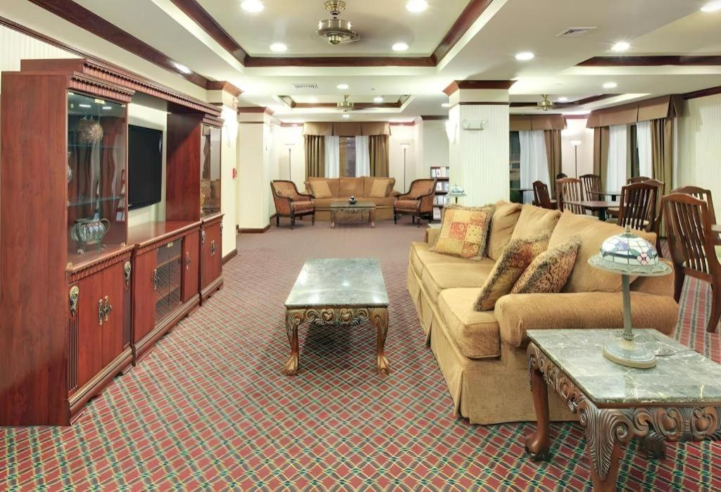 Holiday Inn Express Hotel & Suites Cleveland - Ms By Ihg Ngoại thất bức ảnh