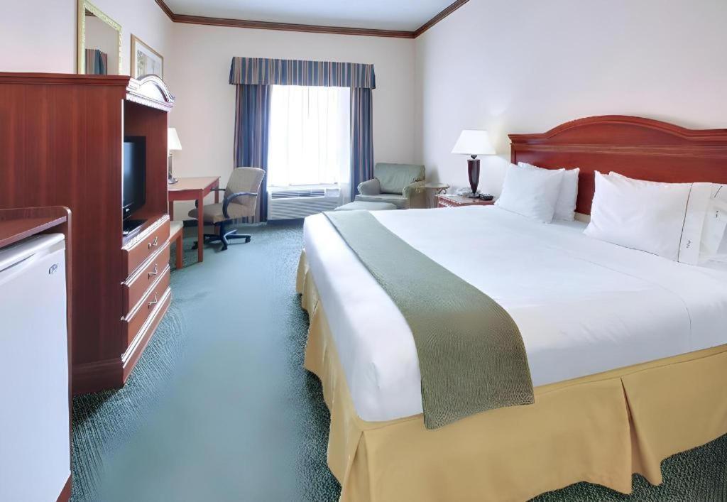 Holiday Inn Express Hotel & Suites Cleveland - Ms By Ihg Ngoại thất bức ảnh
